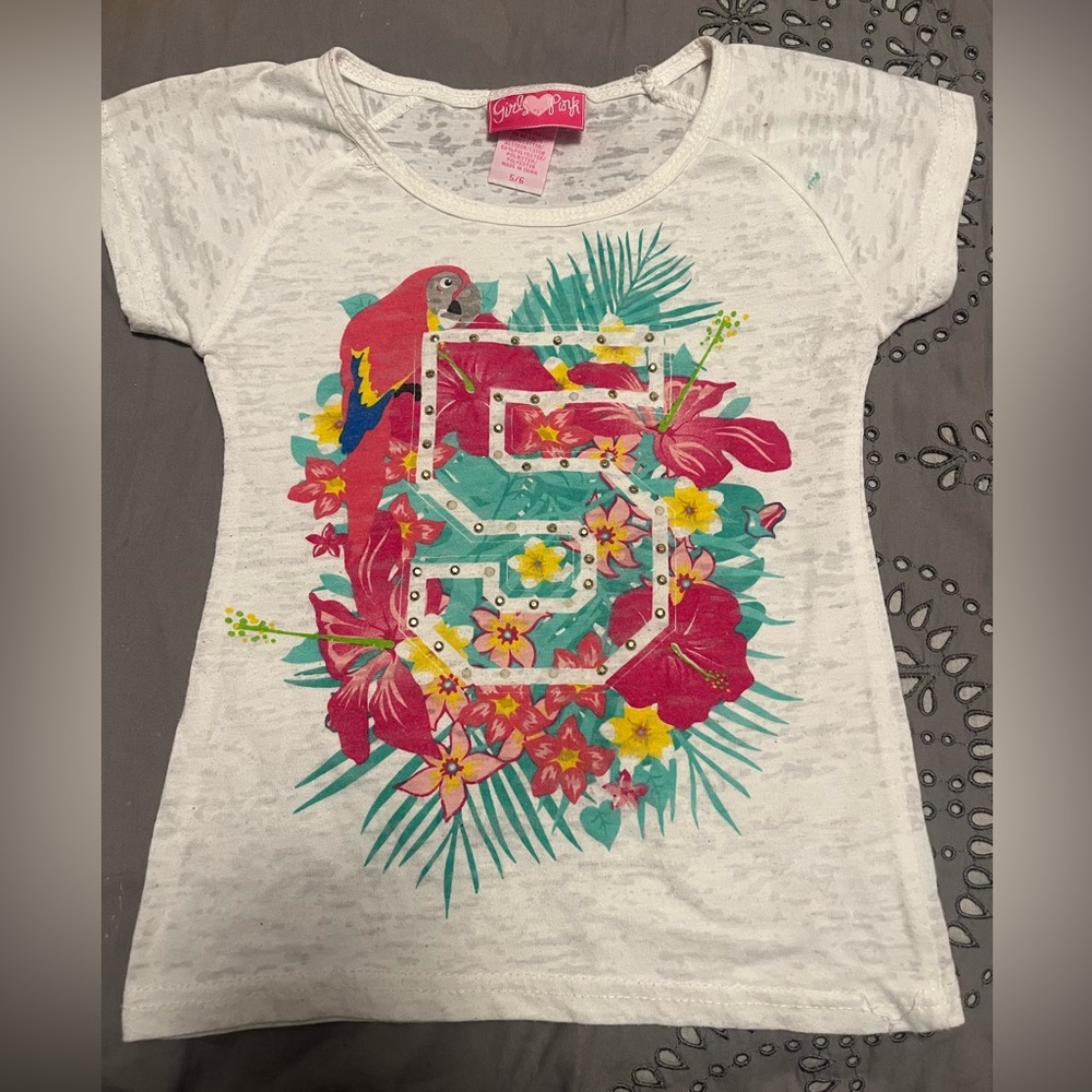 Gently used girls 5/6 tee - bundle to get 10/$10 deal!